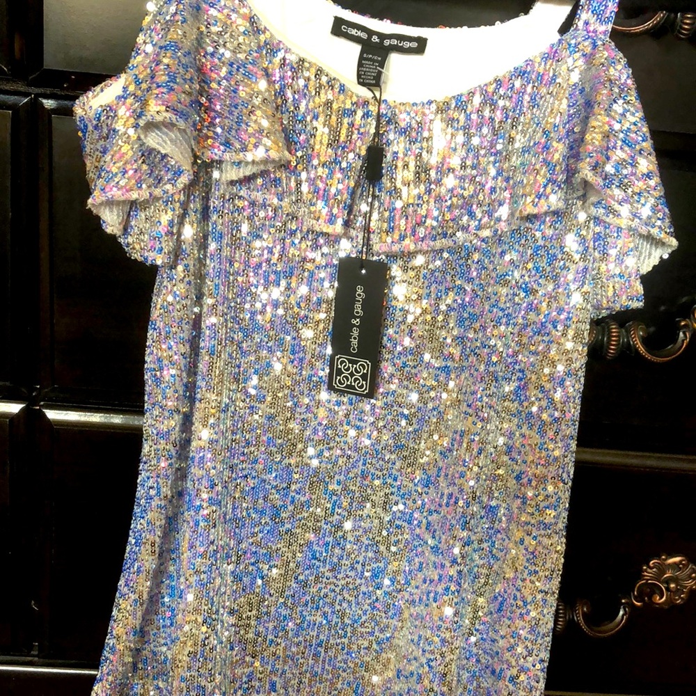 Cable and Gauge sequence cold Shoulder top